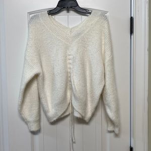Kendall & Kylie sweater size medium